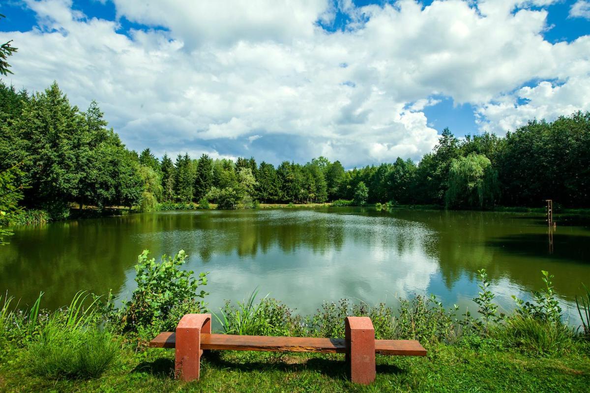 Hotel Les Etangs Du Moulin D'Harcy Lonny Esterno foto