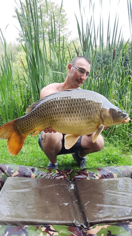 Hotel Les Etangs Du Moulin D'Harcy Lonny Esterno foto