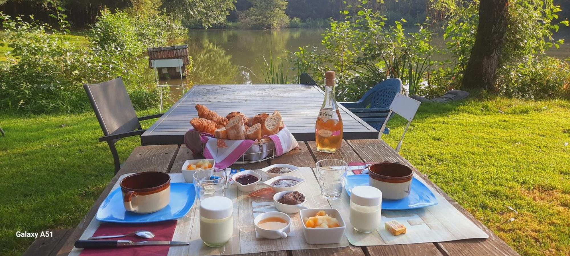 Hotel Les Etangs Du Moulin D'Harcy Lonny Esterno foto